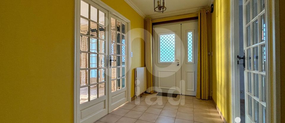 Traditional house 8 rooms of 174 m² in Néris-les-Bains (03310)