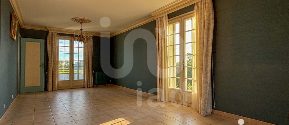 Traditional house 8 rooms of 174 m² in Néris-les-Bains (03310)