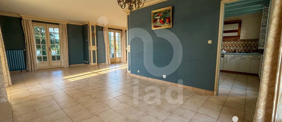 Traditional house 8 rooms of 174 m² in Néris-les-Bains (03310)