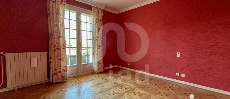 Traditional house 8 rooms of 174 m² in Néris-les-Bains (03310)