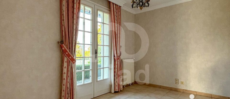 Traditional house 8 rooms of 174 m² in Néris-les-Bains (03310)