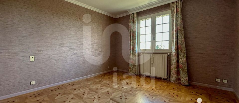 Traditional house 8 rooms of 174 m² in Néris-les-Bains (03310)