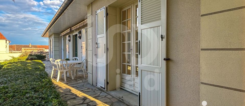 Traditional house 8 rooms of 174 m² in Néris-les-Bains (03310)