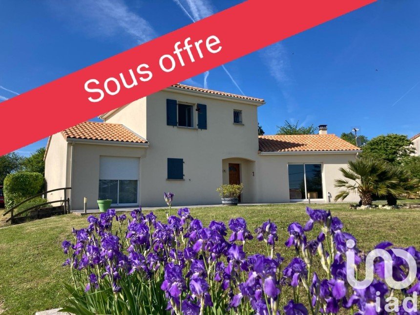 House 6 rooms of 132 m² in SENILLÉ (86100)