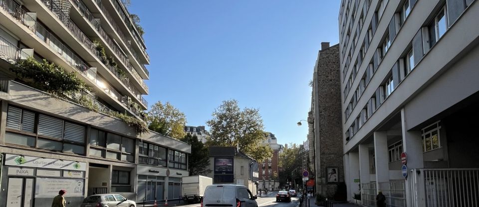 Parking of 10 m² in Paris (75014)