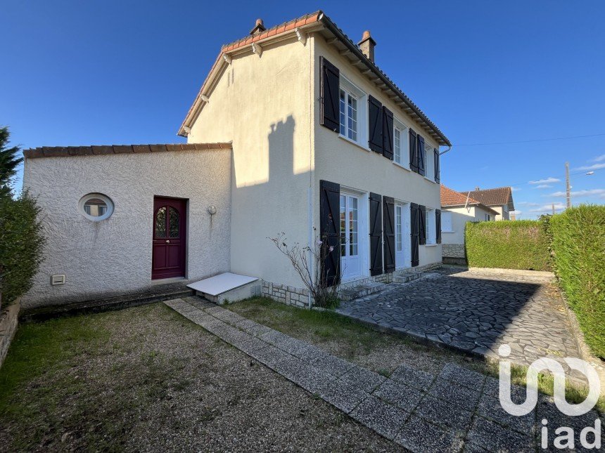 Town house 5 rooms of 126 m² in Lussac-les-Châteaux (86320)