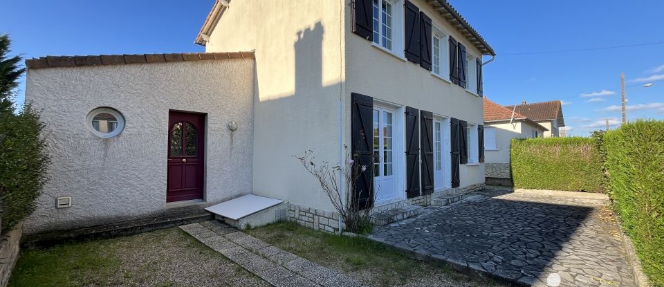 Town house 5 rooms of 126 m² in Lussac-les-Châteaux (86320)