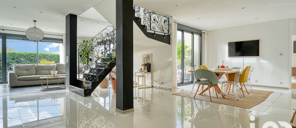 Maison d’architecte 7 pièces de 189 m² à Vaux-sur-Seine (78740)