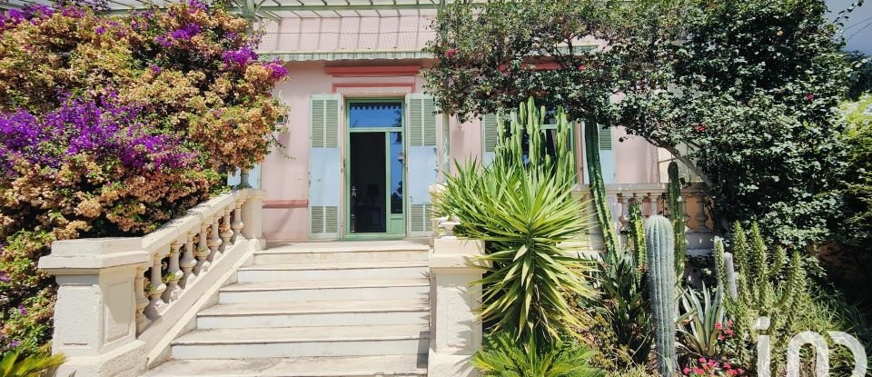 Maison 8 pièces de 250 m² à Hyères (83400)