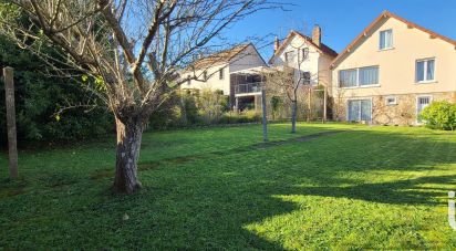 Maison traditionnelle 7 pièces de 114 m² à Saint-Rémy-lès-Chevreuse (78470)