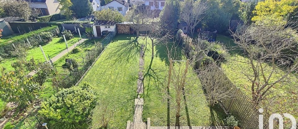 Maison traditionnelle 7 pièces de 191 m² à Saint-Rémy-lès-Chevreuse (78470)