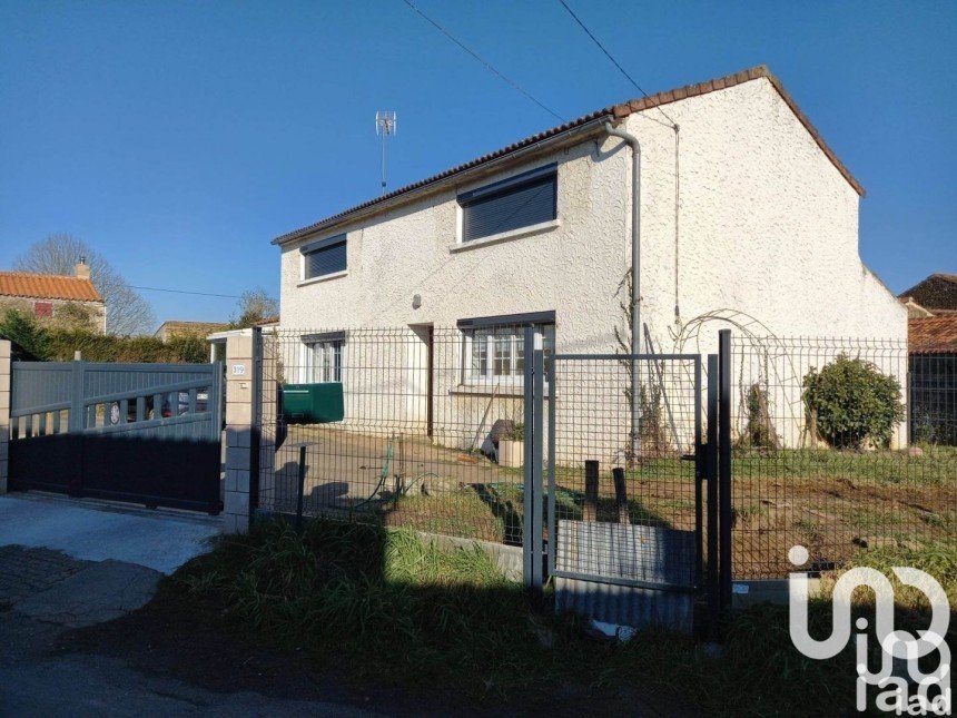 Maison 5 pièces de 125 m² à Bazoges-en-Pareds (85390)