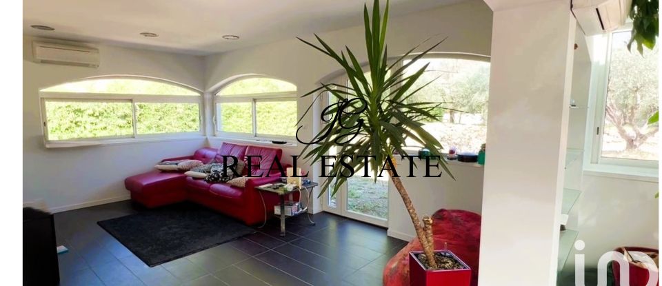 Architect house 6 rooms of 250 m² in Velaux (13880)