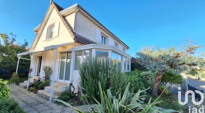 Traditional house 6 rooms of 140 m² in Le Chesnay (78150)