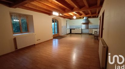 House 8 rooms of 212 m² in Grazac (43200)