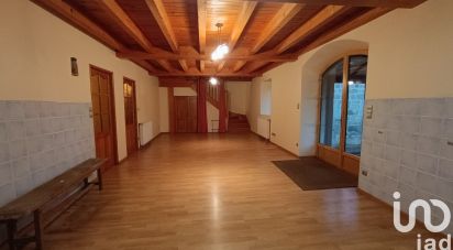 House 8 rooms of 212 m² in Grazac (43200)