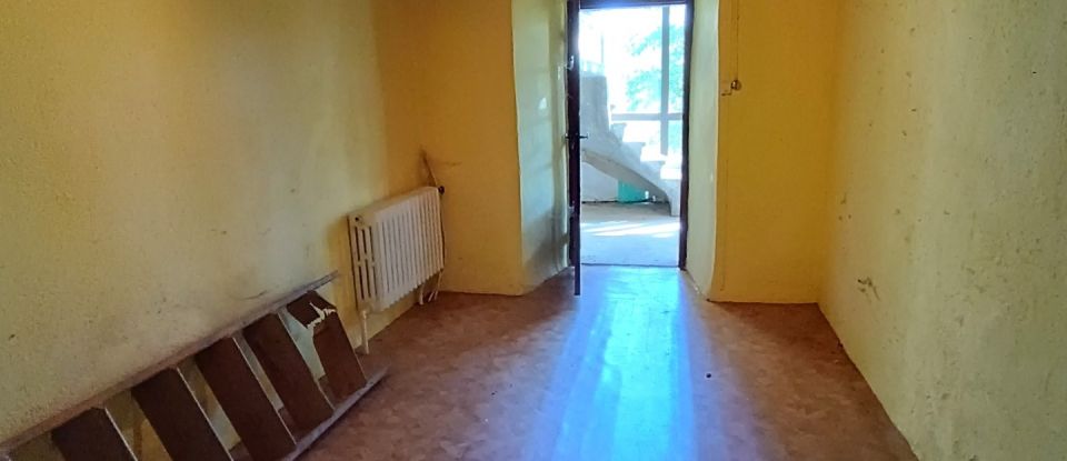 House 8 rooms of 212 m² in Grazac (43200)