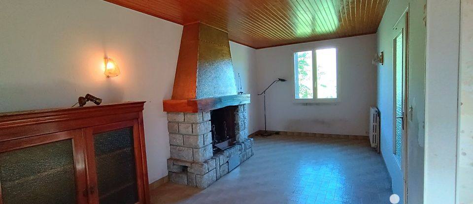 House 8 rooms of 212 m² in Grazac (43200)