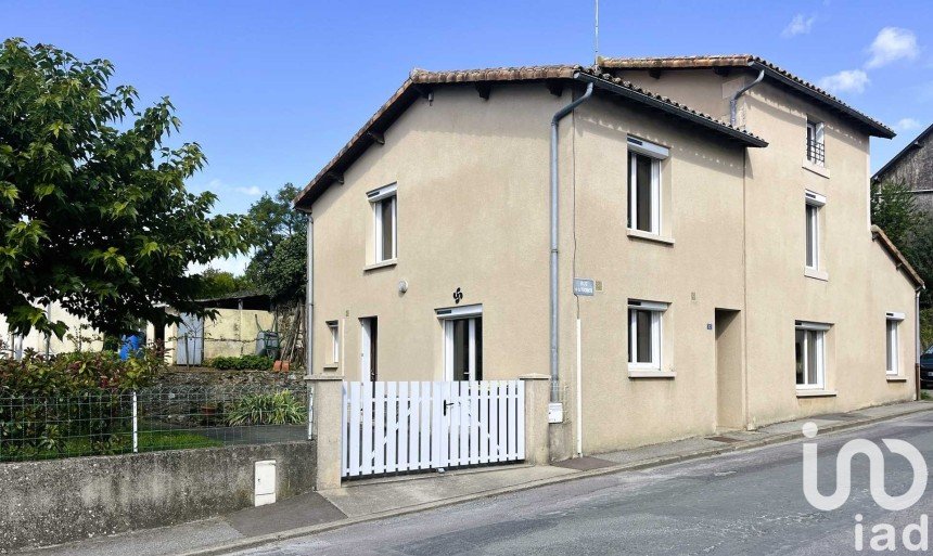 Maison 5 pièces de 110 m² à Mazières-en-Gâtine (79310)