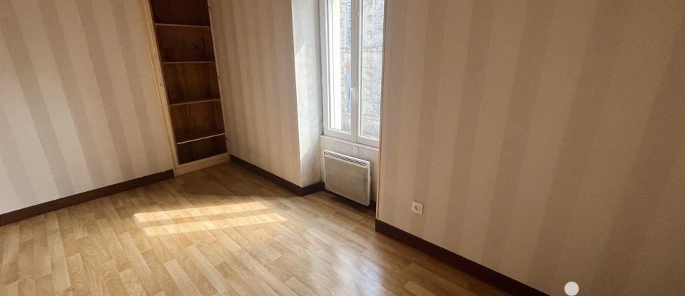 Maison 5 pièces de 110 m² à Mazières-en-Gâtine (79310)