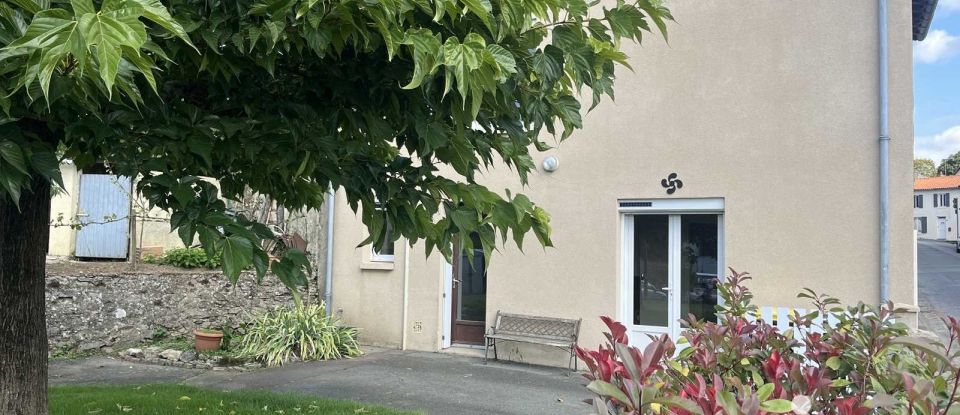 Maison 5 pièces de 110 m² à Mazières-en-Gâtine (79310)