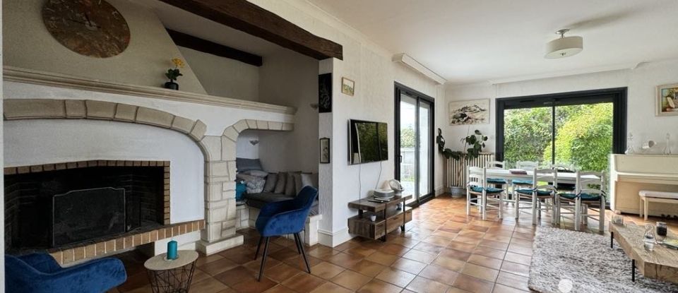 Maison 9 pièces de 350 m² à Aigre (16140)