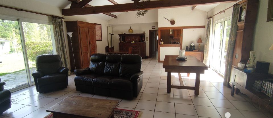 Traditional house 6 rooms of 140 m² in Savigny-sur-Clairis (89150)