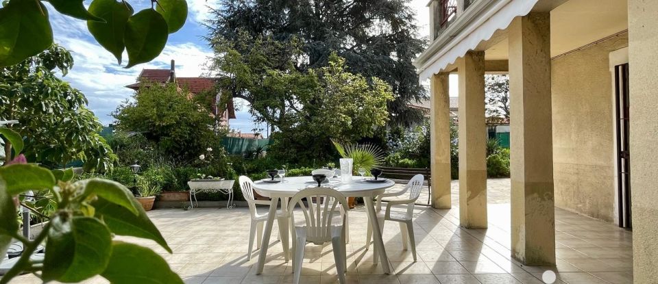 Maison 7 pièces de 176 m² à Saint-Laurent-du-Var (06700)