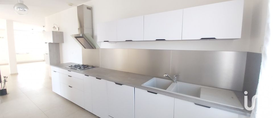 Maison 8 pièces de 240 m² à Saint-Martin-la-Plaine (42800)