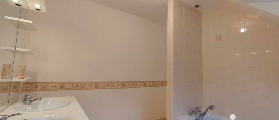 House 6 rooms of 122 m² in Saint-Nicolas-de-Redon (44460)