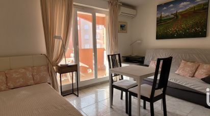 Studio 1 room of 22 m² in Hyères (83400)