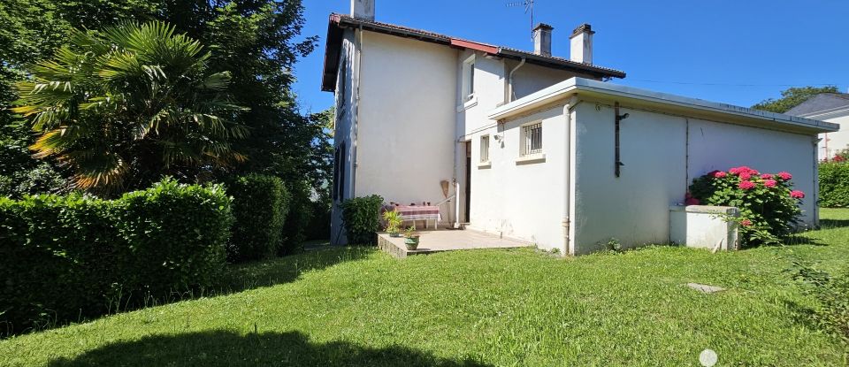 Traditional house 5 rooms of 116 m² in Lourdes (65100)