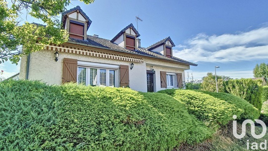 Maison 7 pièces de 149 m² à Moulins (03000)