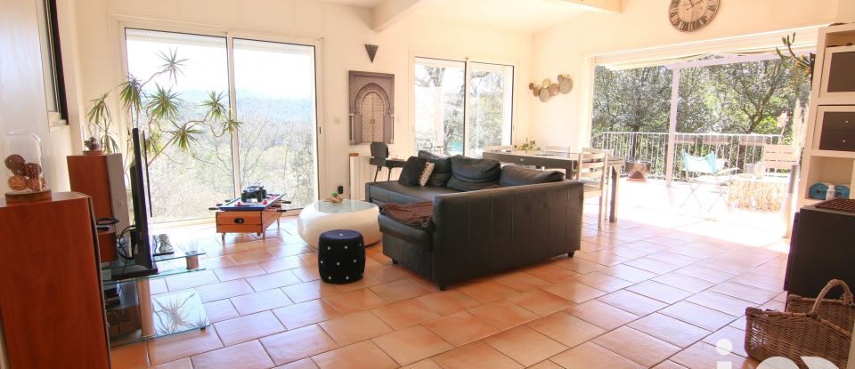 Traditional house 7 rooms of 133 m² in Méounes-lès-Montrieux (83136)