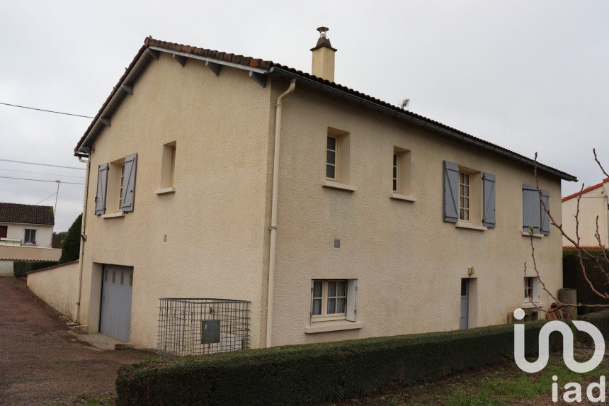 Maison 4 pièces de 88 m² à Largeasse (79240)