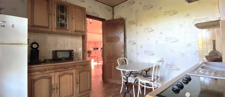 House 6 rooms of 148 m² in Puymoyen (16400)