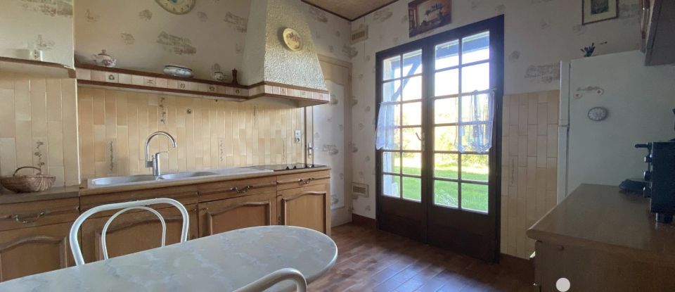 House 6 rooms of 148 m² in Puymoyen (16400)