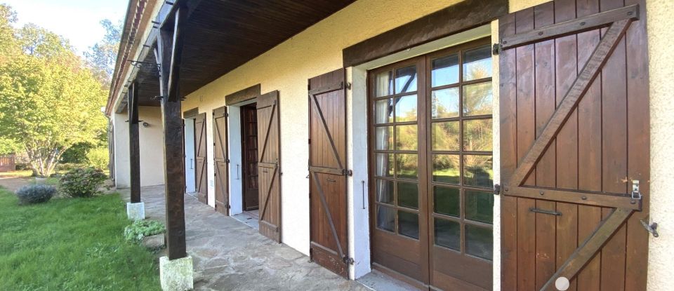 House 6 rooms of 148 m² in Puymoyen (16400)