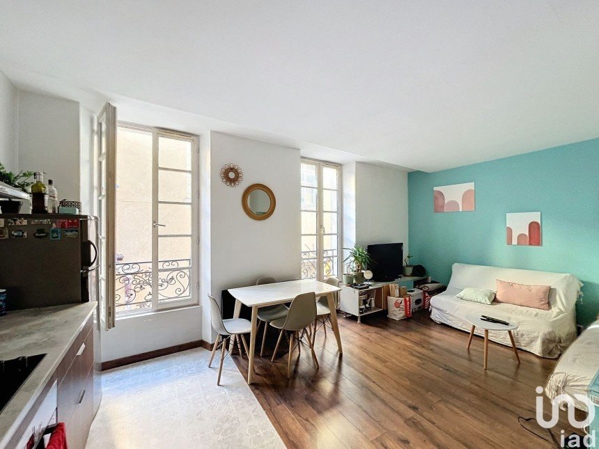 Appartement 3 pièces de 49 m² à Marseille (13002)