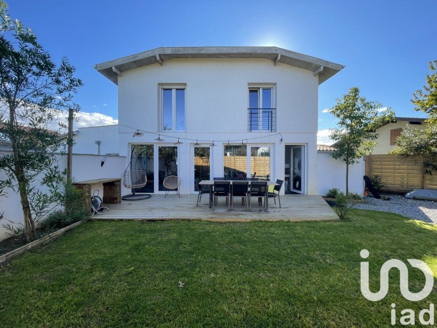 Maison 5 pièces de 105 m² à Saint-Vincent-de-Tyrosse (40230)