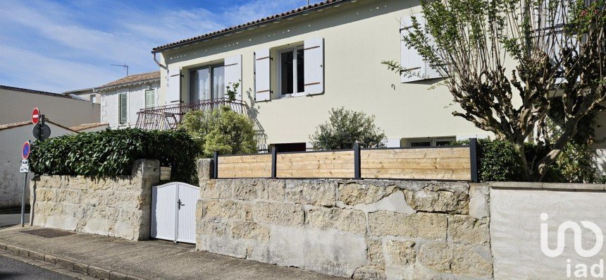 House 5 rooms of 121 m² in Saintes (17100)