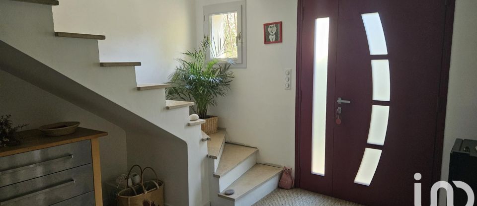 House 5 rooms of 121 m² in Saintes (17100)