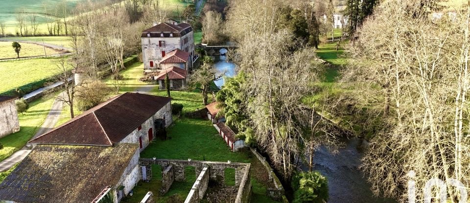 Château 25 pièces de 1 500 m² à Saint-Palais (64120)