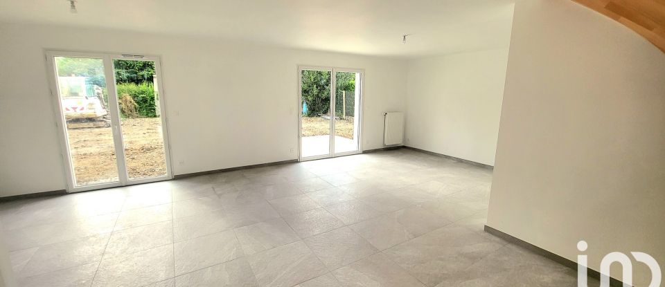 Pavilion 5 rooms of 96 m² in Artenay (45410)