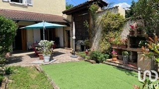 House 7 rooms of 170 m² in Villefranche-sur-Saône (69400)