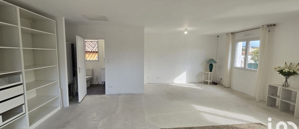 House 8 rooms of 160 m² in Marseille (13015)