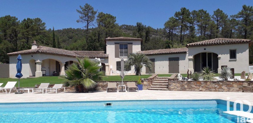 House 8 rooms of 187 m² in Le Muy (83490)