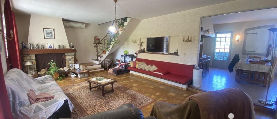 House 8 rooms of 186 m² in Portets (33640)