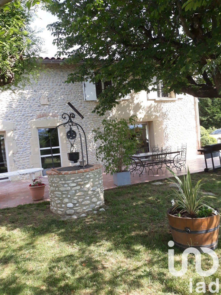 Country house 8 rooms of 228 m² in Eurre (26400)