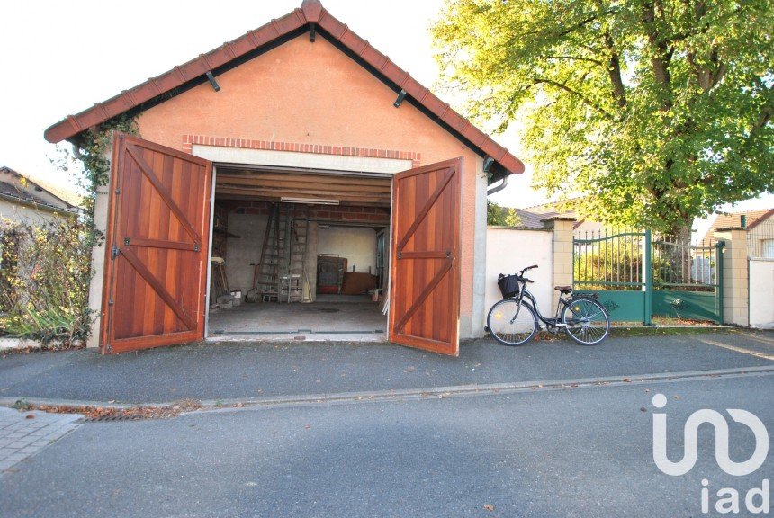 Parking of 56 m² in Ouzouer-sur-Trézée (45250)